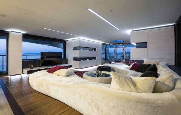 Ocean Paradise yacht living room