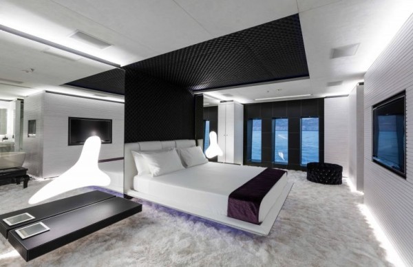 Ocean Paradise yacht bedroom