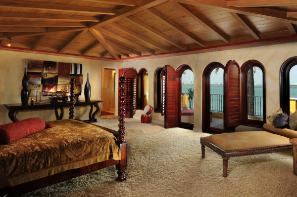 Enrique Iglesias mansion bedroom
