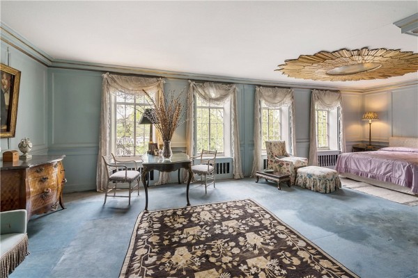Michael Bloomberg London Mansion bedroom