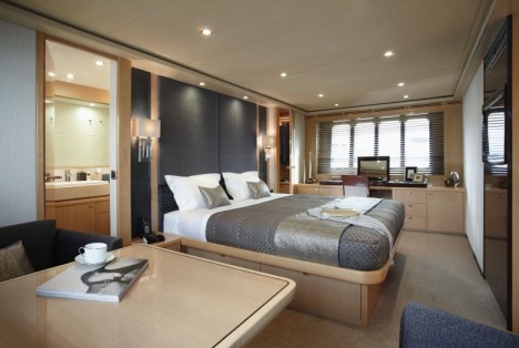 Princess Yachts V85S bedroom