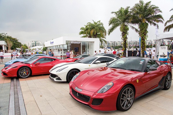 Luxury-cars-at-Singapore-Yacht-Show