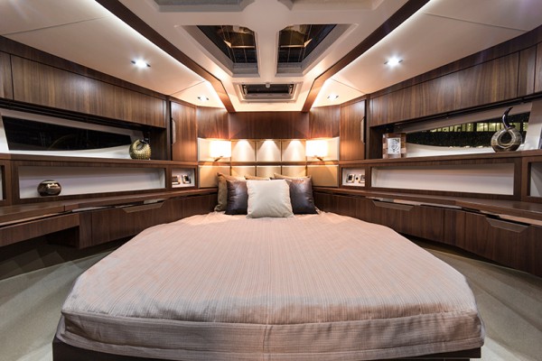 Galeon-500-Fly-master-suite