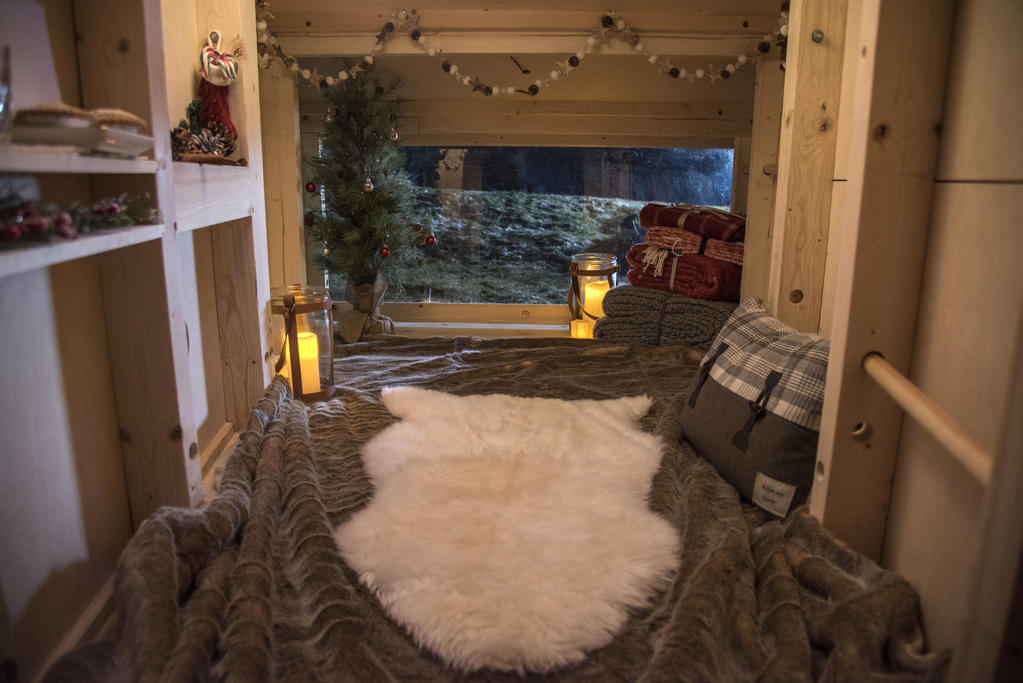 land rover christmas cabin
