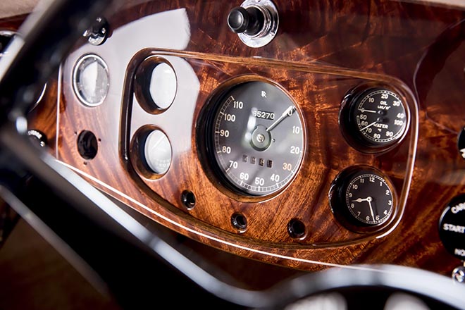 Elmwood dashboard of the Montgomery Rolls-Royce Phantom 3, worth taking a wristshot with during 