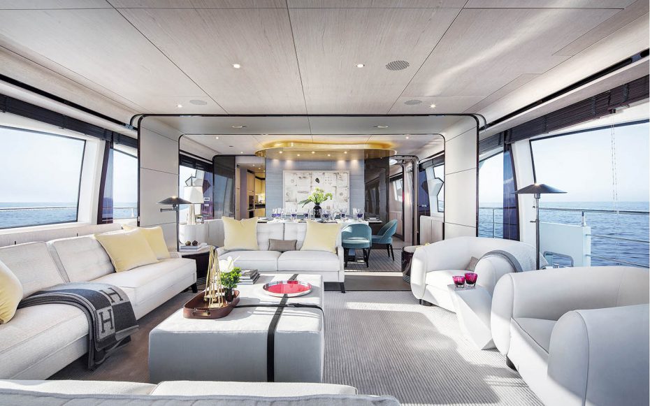 The stately living area of the Azimut Grande 95 