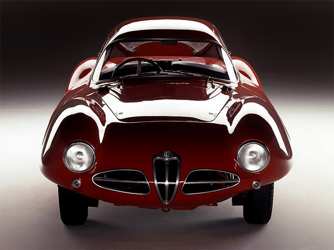 Using Alfa Romeo 1900 C elements, the the Alfa Romeo C52 'Disco Volante' received a new aluminium crankcase, a new tubular chassis, and a very light, striking and efficient aluminium body. 